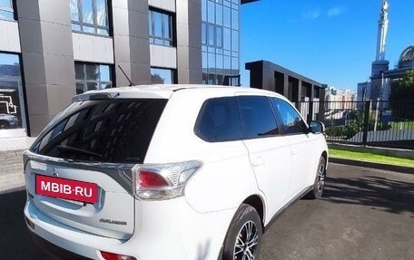 Mitsubishi Outlander III рестайлинг 3, 2013 год, 1 700 000 рублей, 3 фотография