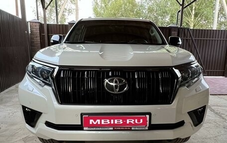 Toyota Land Cruiser Prado 150 рестайлинг 2, 2020 год, 8 200 000 рублей, 2 фотография