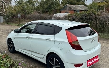 Hyundai Solaris II рестайлинг, 2011 год, 625 000 рублей, 3 фотография