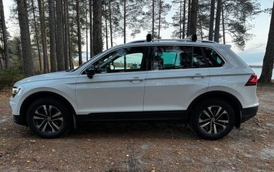 Volkswagen Tiguan II, 2019 год, 2 800 000 рублей, 1 фотография