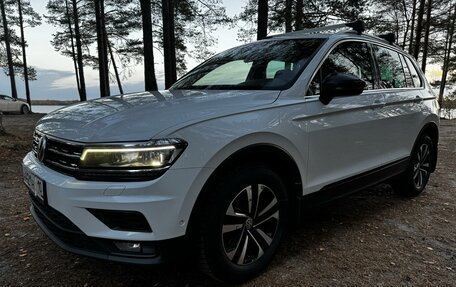 Volkswagen Tiguan II, 2019 год, 2 800 000 рублей, 2 фотография