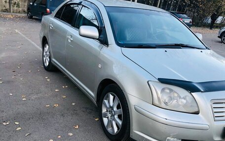 Toyota Avensis III рестайлинг, 2003 год, 640 000 рублей, 1 фотография