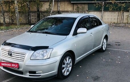 Toyota Avensis III рестайлинг, 2003 год, 640 000 рублей, 2 фотография