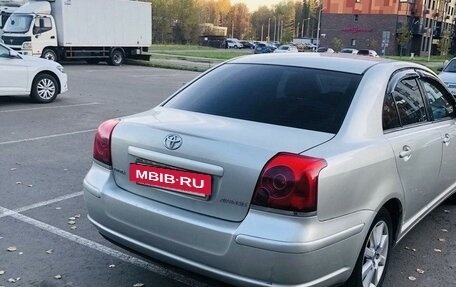 Toyota Avensis III рестайлинг, 2003 год, 640 000 рублей, 3 фотография