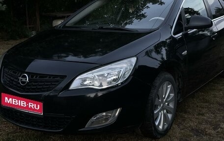 Opel Astra J, 2011 год, 720 000 рублей, 1 фотография