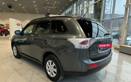 Mitsubishi Outlander III рестайлинг 3, 2013 год, 1 390 000 рублей, 3 фотография