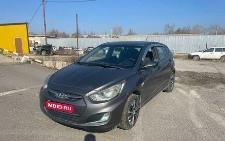 Hyundai Solaris II рестайлинг, 2012 год, 750 000 рублей, 1 фотография