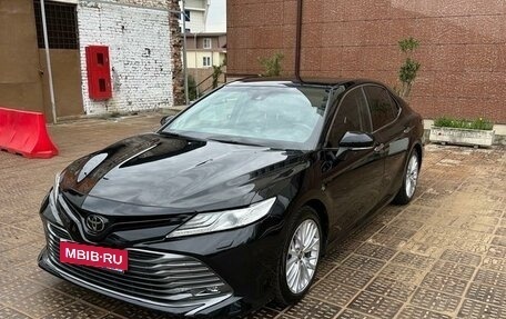 Toyota Camry, 2020 год, 2 750 000 рублей, 2 фотография