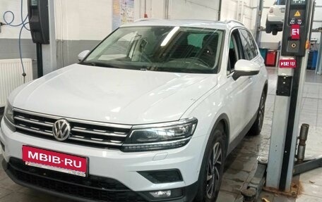 Volkswagen Tiguan II, 2019 год, 2 810 000 рублей, 1 фотография