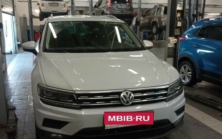 Volkswagen Tiguan II, 2019 год, 2 810 000 рублей, 2 фотография