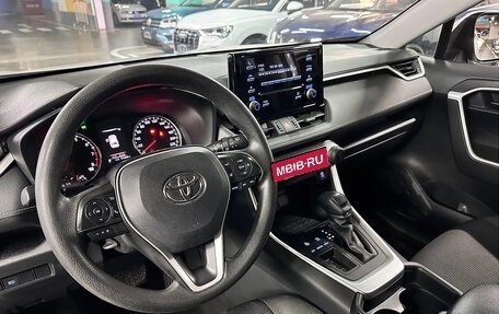 Toyota RAV4, 2021 год, 2 300 000 рублей, 7 фотография