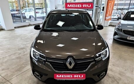 Renault Logan II, 2018 год, 910 000 рублей, 2 фотография