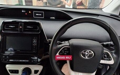 Toyota Prius IV XW50, 2018 год, 1 900 000 рублей, 5 фотография