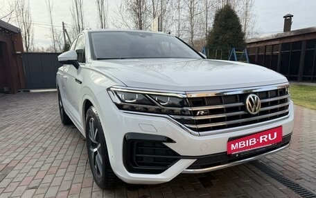 Volkswagen Touareg III, 2018 год, 6 800 000 рублей, 7 фотография