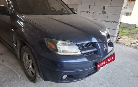 Mitsubishi Outlander III рестайлинг 3, 2004 год, 800 000 рублей, 3 фотография