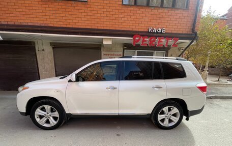 Toyota Highlander III, 2012 год, 2 000 000 рублей, 8 фотография