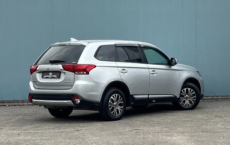 Mitsubishi Outlander III рестайлинг 3, 2017 год, 2 390 000 рублей, 3 фотография