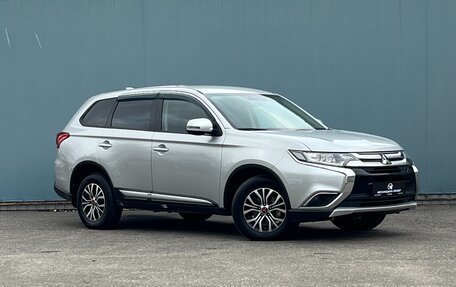 Mitsubishi Outlander III рестайлинг 3, 2017 год, 2 390 000 рублей, 4 фотография