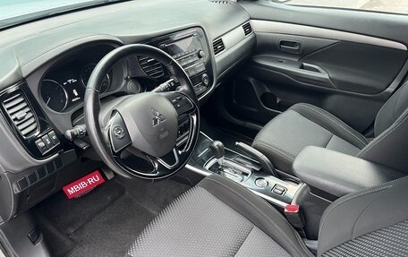 Mitsubishi Outlander III рестайлинг 3, 2017 год, 2 390 000 рублей, 9 фотография