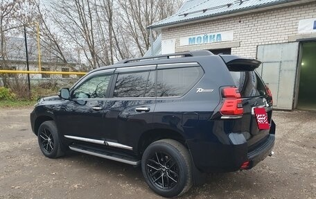 Toyota Land Cruiser Prado 150 рестайлинг 2, 2017 год, 5 800 000 рублей, 4 фотография