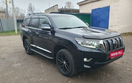 Toyota Land Cruiser Prado 150 рестайлинг 2, 2017 год, 5 800 000 рублей, 2 фотография