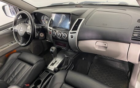 Mitsubishi Pajero Sport II рестайлинг, 2012 год, 1 890 000 рублей, 13 фотография