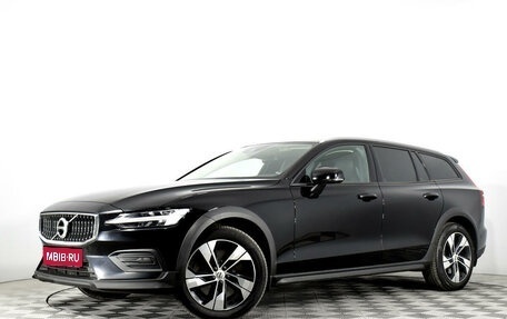 Volvo V60 Cross Country II, 2019 год, 3 890 000 рублей, 1 фотография