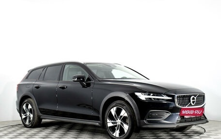 Volvo V60 Cross Country II, 2019 год, 3 890 000 рублей, 3 фотография