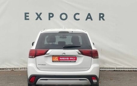 Mitsubishi Outlander III рестайлинг 3, 2021 год, 2 886 000 рублей, 4 фотография