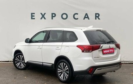 Mitsubishi Outlander III рестайлинг 3, 2021 год, 2 886 000 рублей, 3 фотография