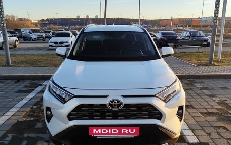 Toyota RAV4, 2021 год, 3 550 000 рублей, 2 фотография