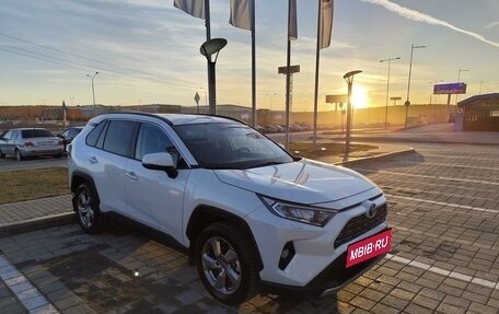 Toyota RAV4, 2021 год, 3 550 000 рублей, 3 фотография