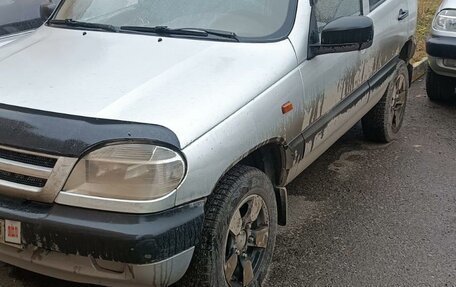 Chevrolet Niva I рестайлинг, 2003 год, 300 000 рублей, 1 фотография