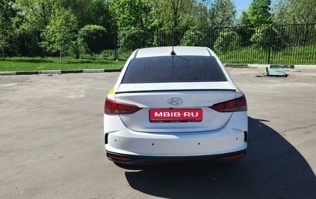 Hyundai Solaris II рестайлинг, 2021 год, 1 700 000 рублей, 1 фотография