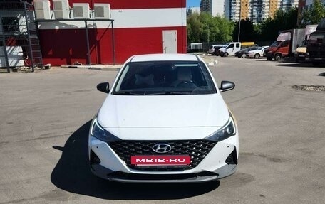 Hyundai Solaris II рестайлинг, 2021 год, 1 700 000 рублей, 3 фотография