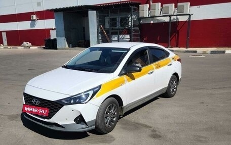 Hyundai Solaris II рестайлинг, 2021 год, 1 700 000 рублей, 4 фотография