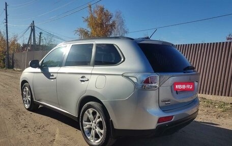 Mitsubishi Outlander III рестайлинг 3, 2012 год, 1 550 000 рублей, 10 фотография