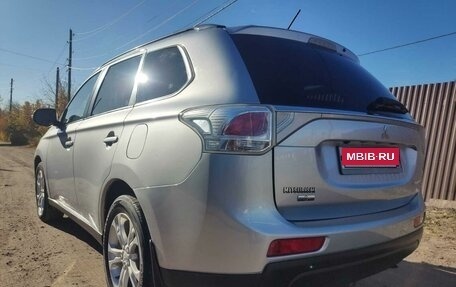 Mitsubishi Outlander III рестайлинг 3, 2012 год, 1 550 000 рублей, 12 фотография