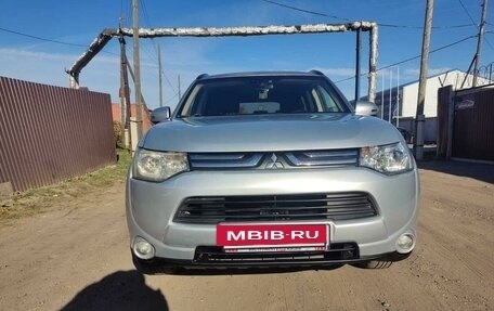 Mitsubishi Outlander III рестайлинг 3, 2012 год, 1 550 000 рублей, 13 фотография