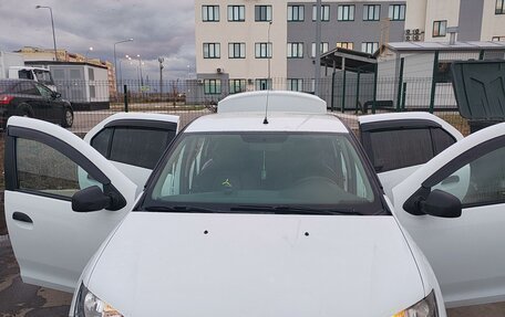 Renault Logan II, 2017 год, 800 000 рублей, 6 фотография