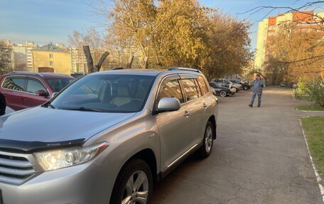 Toyota Highlander III, 2011 год, 2 200 000 рублей, 2 фотография