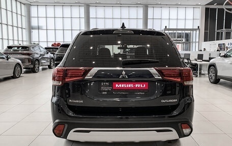 Mitsubishi Outlander III рестайлинг 3, 2019 год, 2 380 000 рублей, 6 фотография