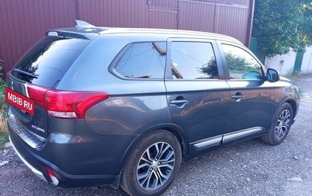 Mitsubishi Outlander III рестайлинг 3, 2018 год, 2 500 000 рублей, 4 фотография