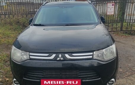 Mitsubishi Outlander III рестайлинг 3, 2014 год, 1 500 000 рублей, 9 фотография