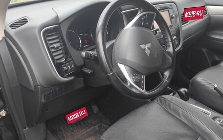 Mitsubishi Outlander III рестайлинг 3, 2014 год, 1 500 000 рублей, 5 фотография