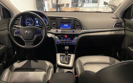 Hyundai Elantra VI рестайлинг, 2017 год, 1 700 000 рублей, 30 фотография