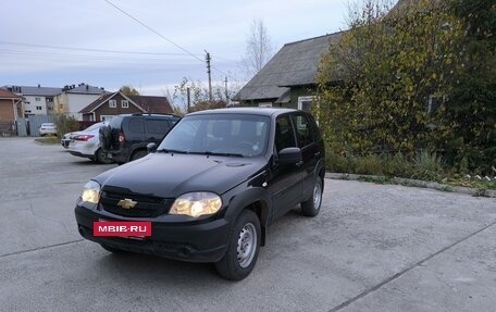 Chevrolet Niva I рестайлинг, 2018 год, 840 000 рублей, 3 фотография