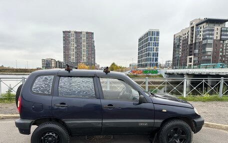 Chevrolet Niva I рестайлинг, 2004 год, 179 900 рублей, 2 фотография