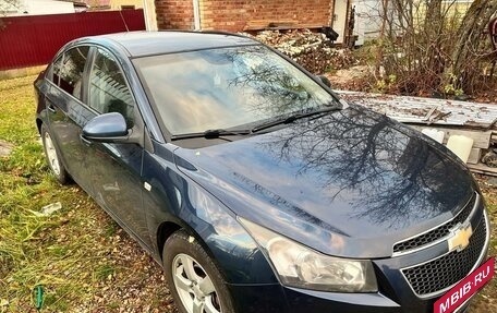 Chevrolet Cruze II, 2010 год, 800 000 рублей, 3 фотография