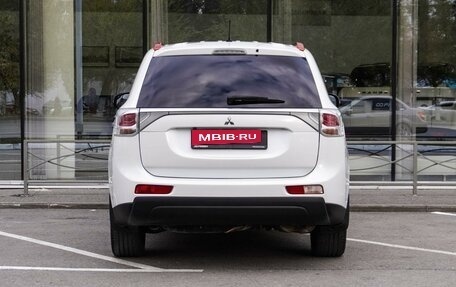 Mitsubishi Outlander III рестайлинг 3, 2013 год, 1 599 000 рублей, 4 фотография